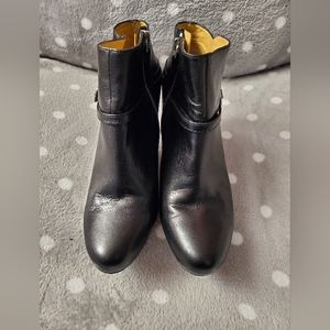 Nine West - Size 8.5, leather, heeled, zip up ankle boots.